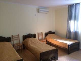 Отель Hotel on Pirosmani Chiatʼura Односпальная кровать в общем номере для мужчин и женщин-10